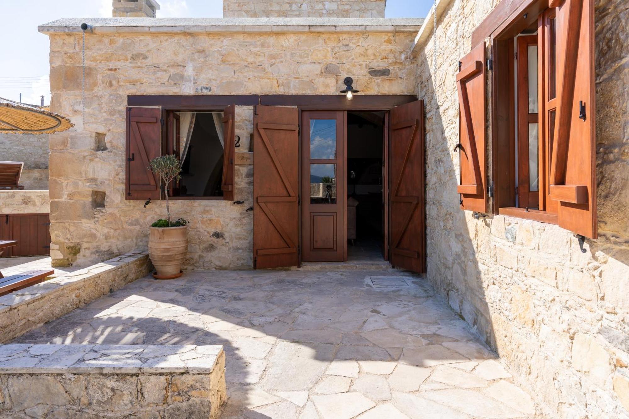 Stone Court Boutique Studios Miliou Dış mekan fotoğraf