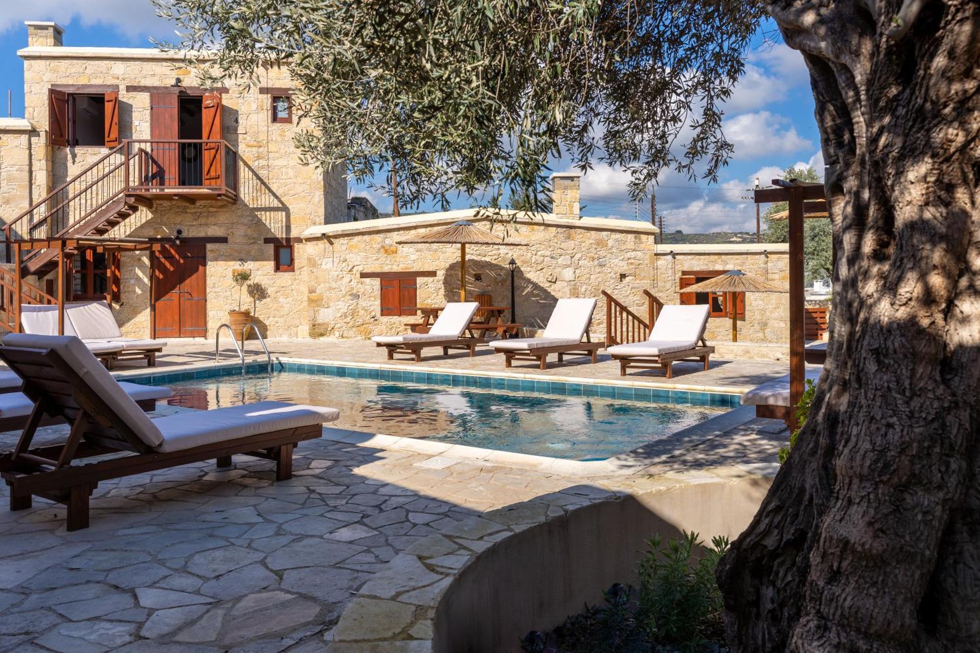 Stone Court Boutique Studios Miliou Dış mekan fotoğraf