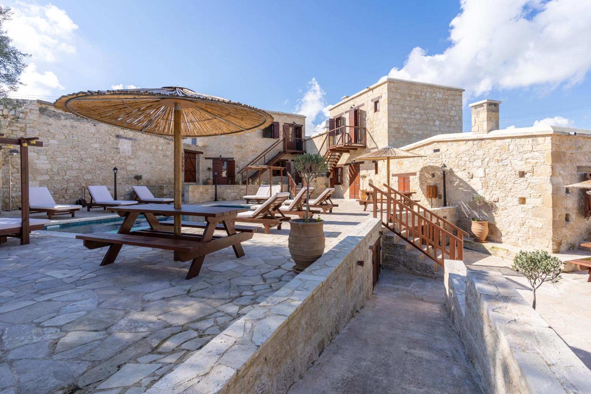 Stone Court Boutique Studios Miliou Dış mekan fotoğraf