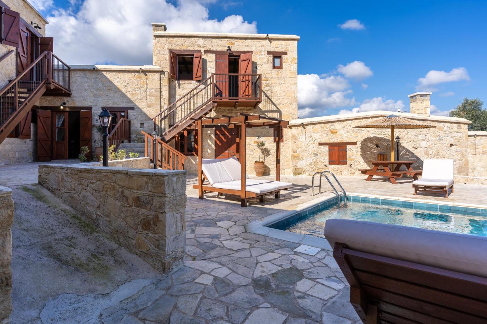 Stone Court Boutique Studios Miliou Dış mekan fotoğraf