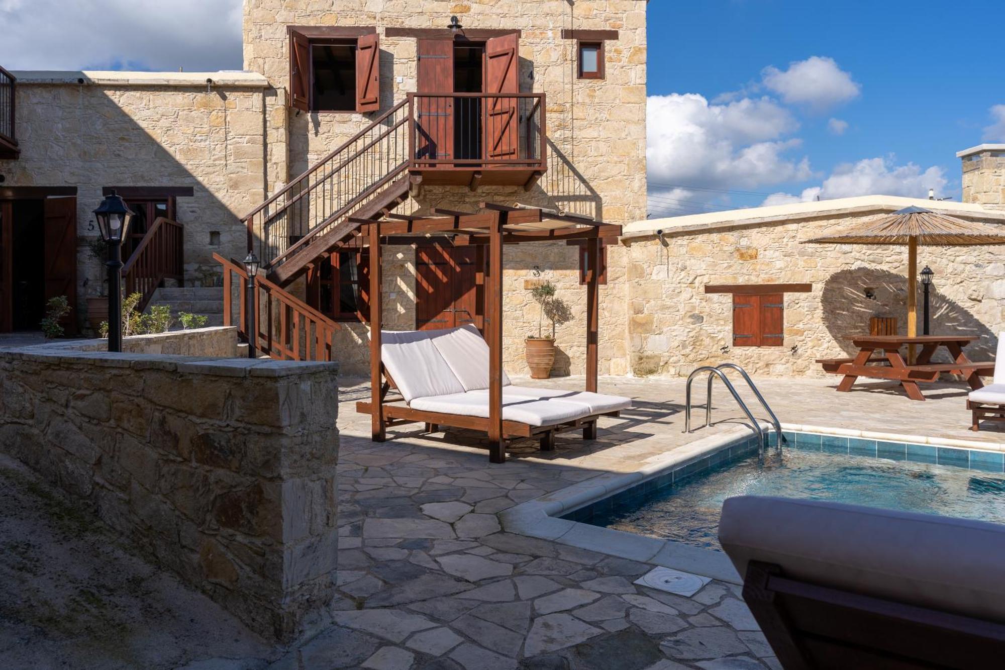 Stone Court Boutique Studios Miliou Dış mekan fotoğraf