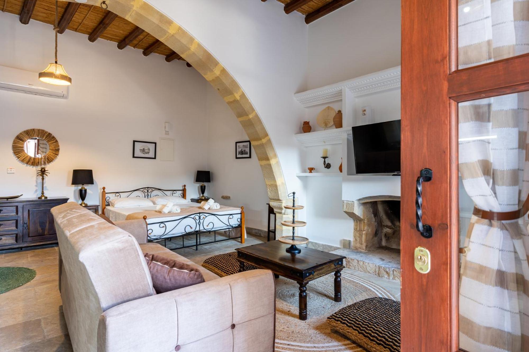 Stone Court Boutique Studios Miliou Dış mekan fotoğraf