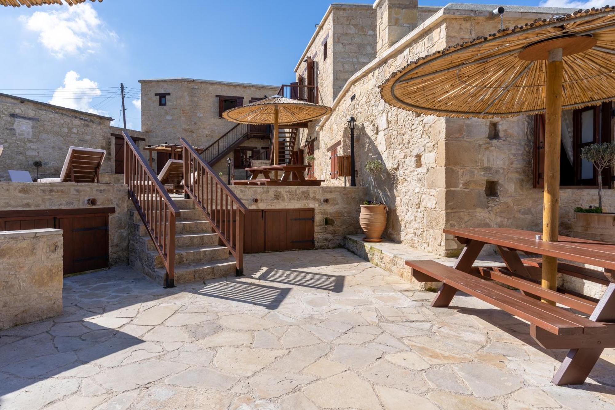 Stone Court Boutique Studios Miliou Dış mekan fotoğraf