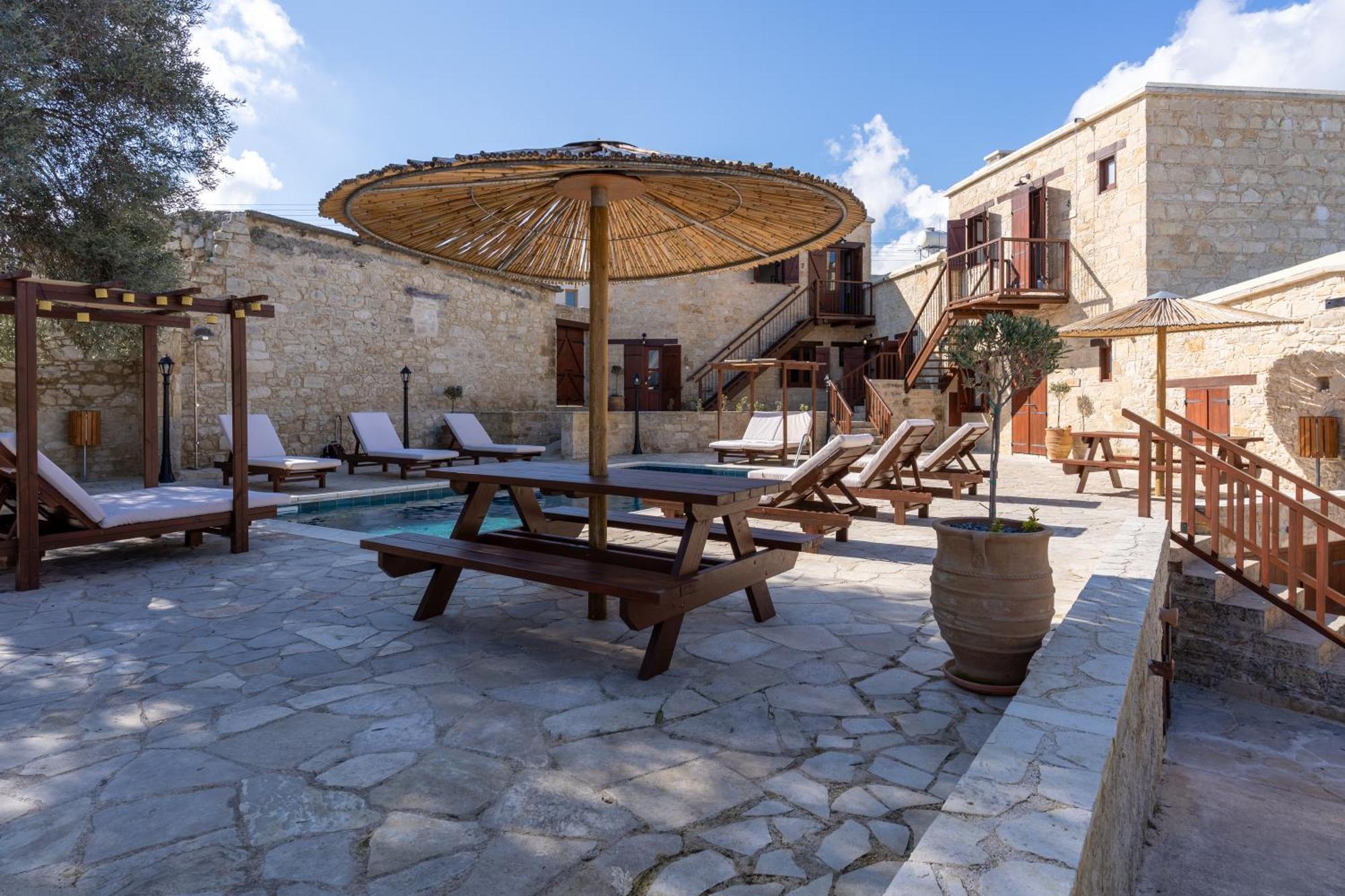 Stone Court Boutique Studios Miliou Dış mekan fotoğraf