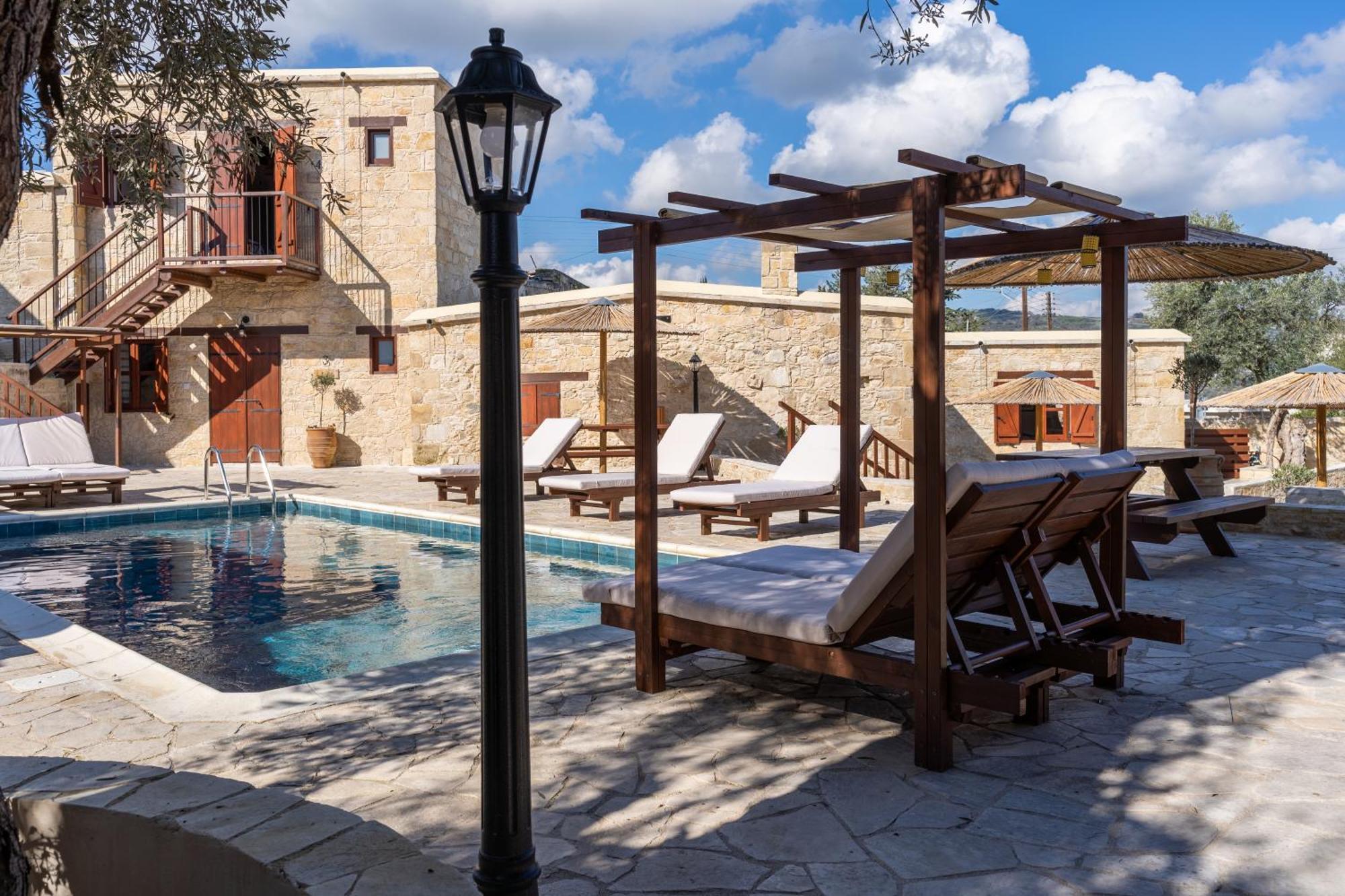 Stone Court Boutique Studios Miliou Dış mekan fotoğraf